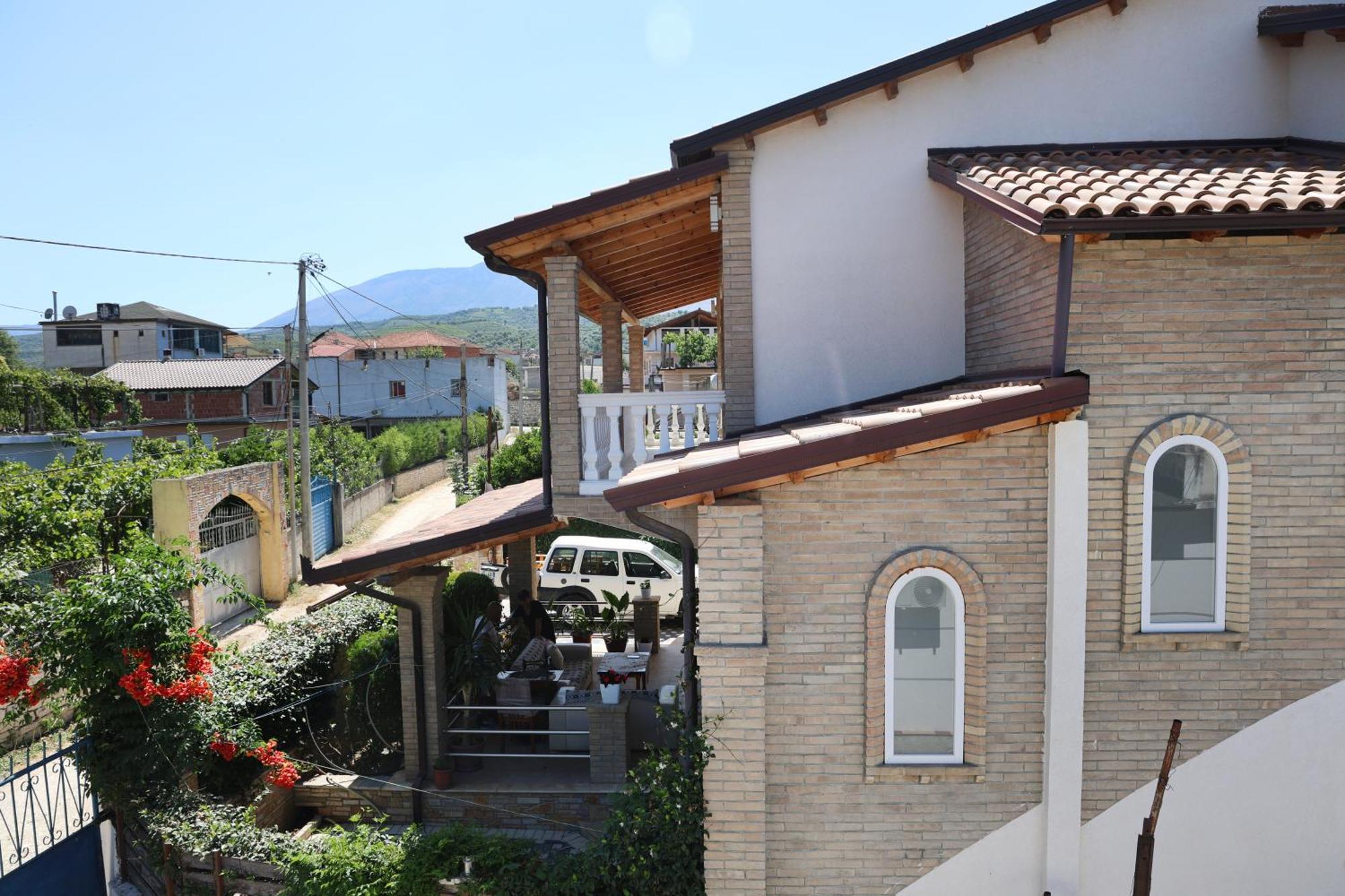 Villa Lejzo - Swimming Pool Berat Exterior foto
