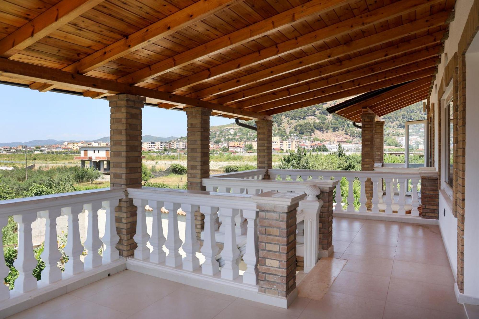 Villa Lejzo - Swimming Pool Berat Exterior foto