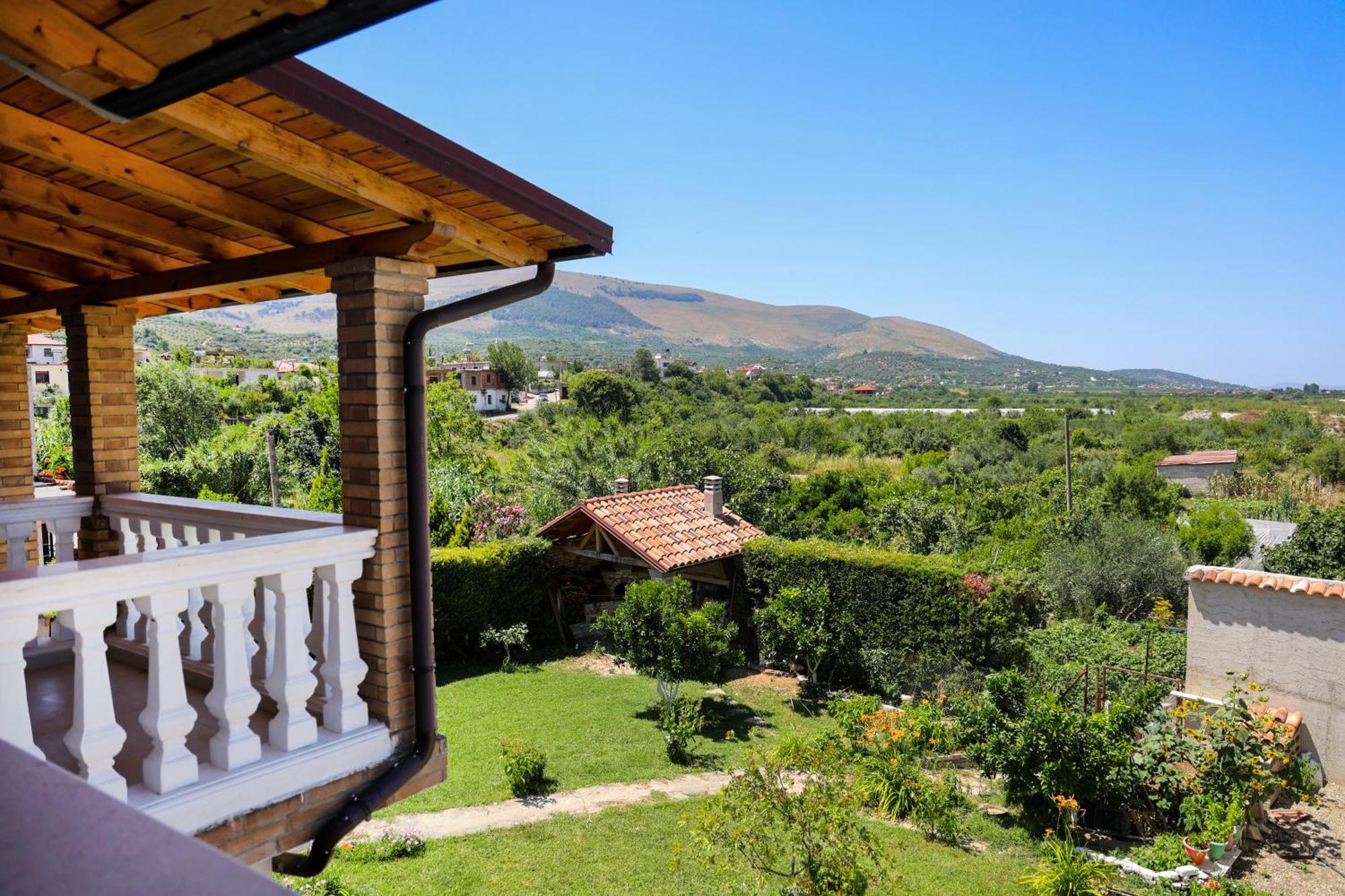Villa Lejzo - Swimming Pool Berat Exterior foto
