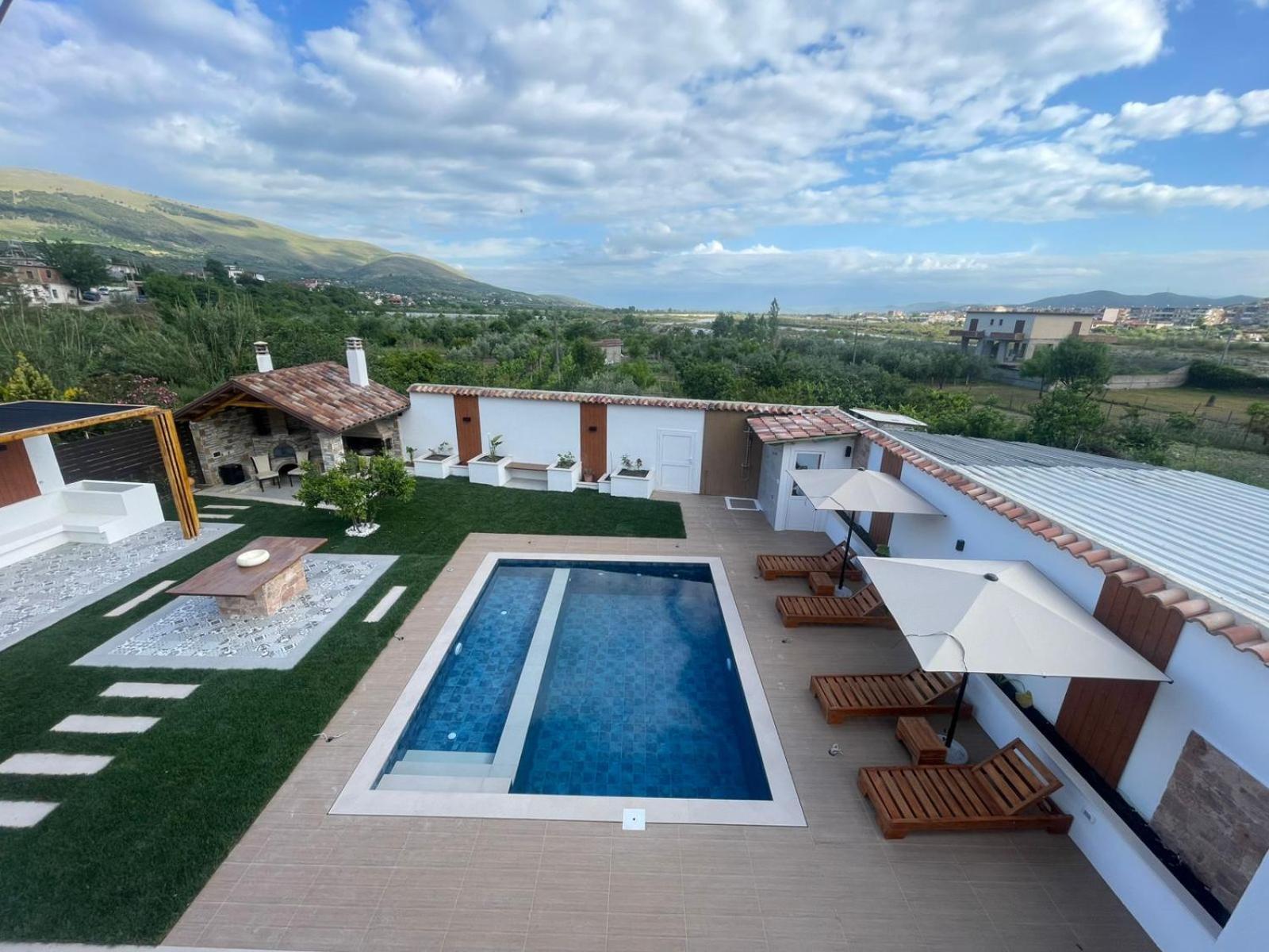 Villa Lejzo - Swimming Pool Berat Exterior foto